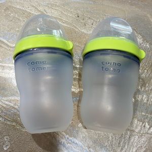 COMOTOMO 2 Baby Bottles with Nipple 8 OZ. (Used Twice)